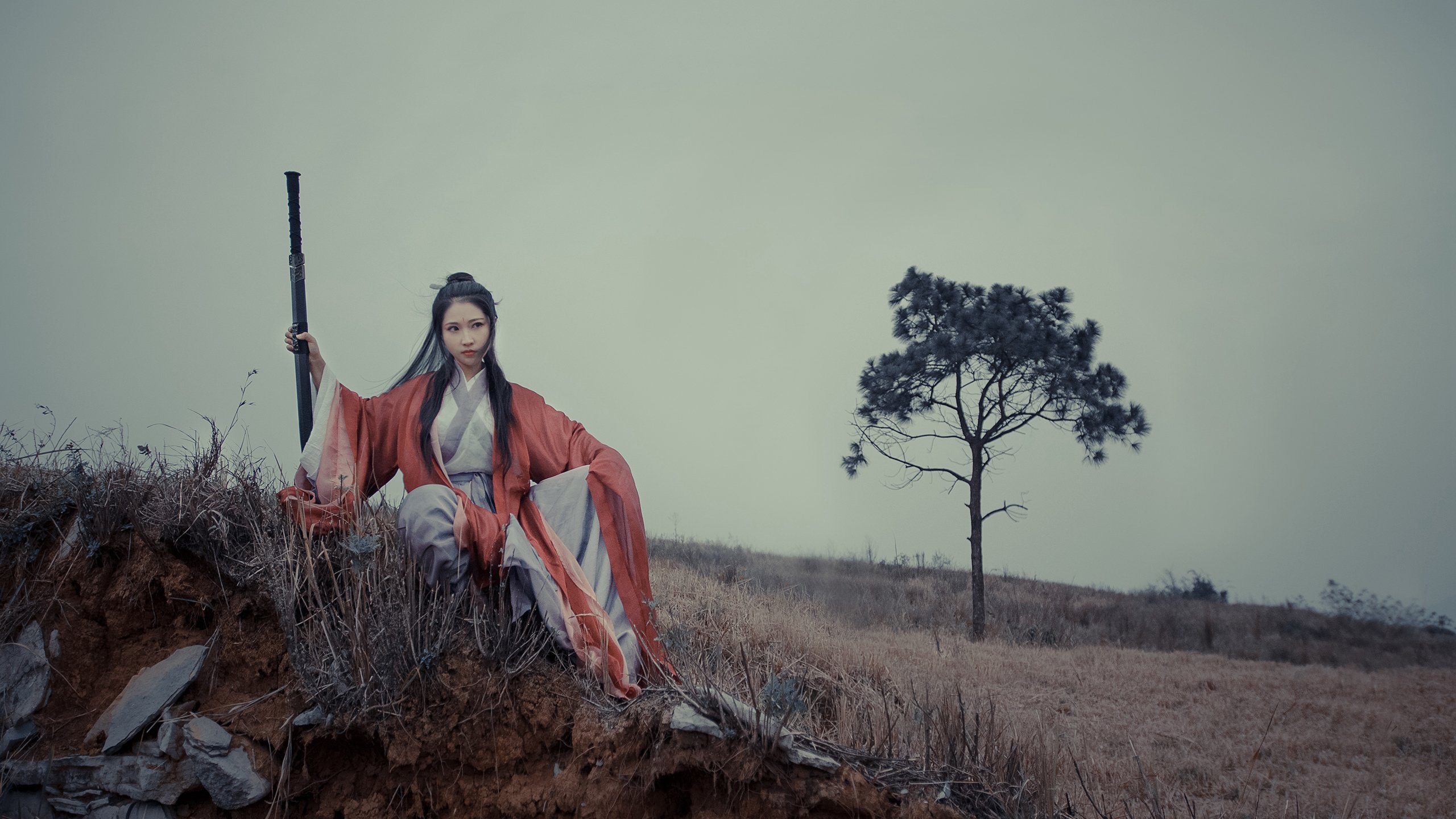 防守反击球队是否以中场硬度弥补边路劣势，防守反击的球队