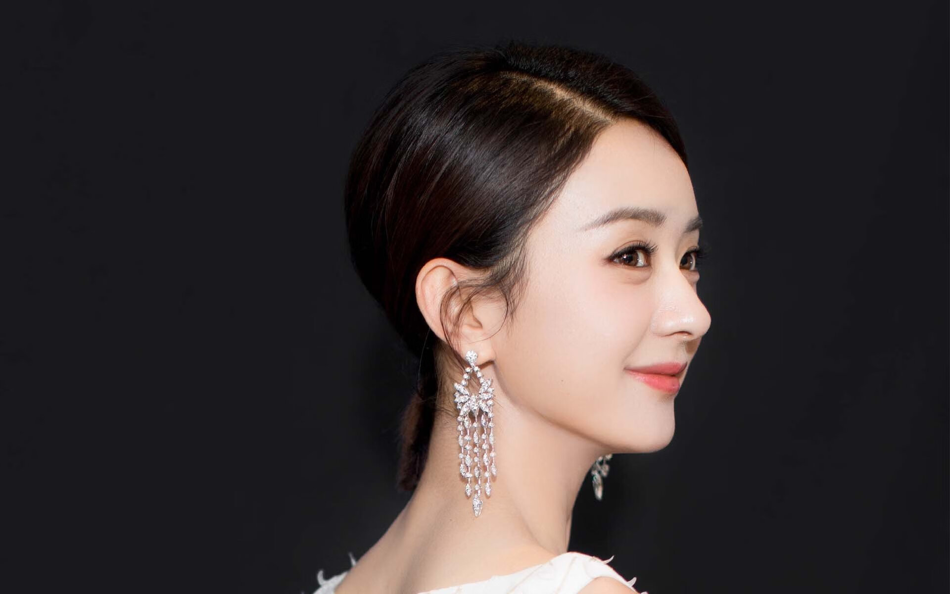 AYX体育官网-马竞全队逼抢压制对手传控体系，马竞全攻全守